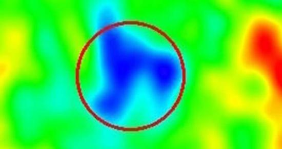 普朗克探测器发现的神秘冷斑，之所以称为冷斑是因为该时空内温度极低，只有70 µK，而微波背景辐射图中其他时空平均温度为2.7K