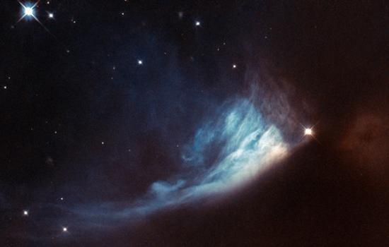 1600光年外的蓝色扇状星云