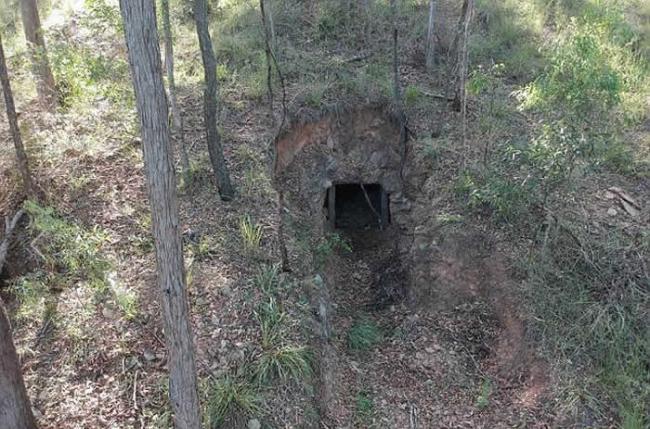 澳洲布里斯本男子家中不小心被金块绊倒 意外发现地下有金矿