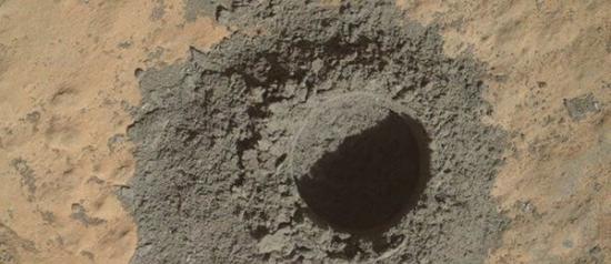美国宇航局好奇号火星漫游车在火星上进行了新一次的钻孔