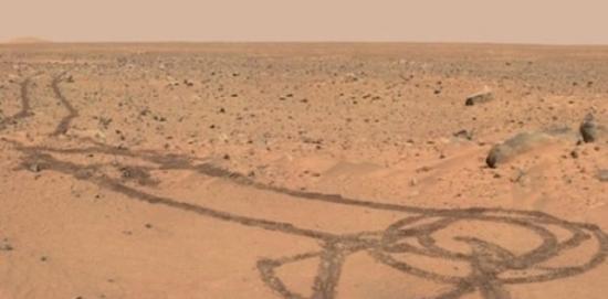 美国的火星探测器在火星表面“画”出不雅图像