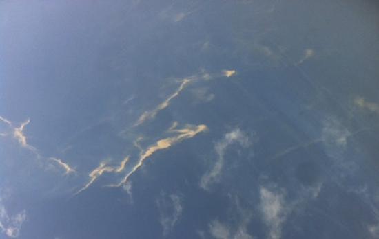 越军在马航班机失联海域发现20公里油渍