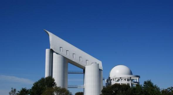 设立在国家天文台兴隆观测站LAMOST望远镜