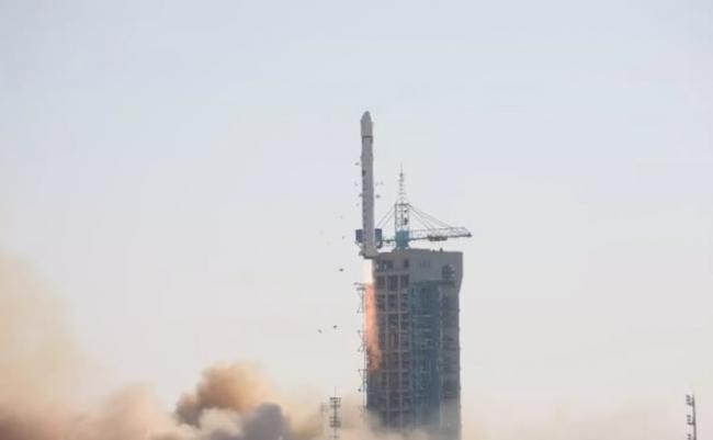 长征二号丁运载火箭成功将陆地勘查卫星二号发射升空。