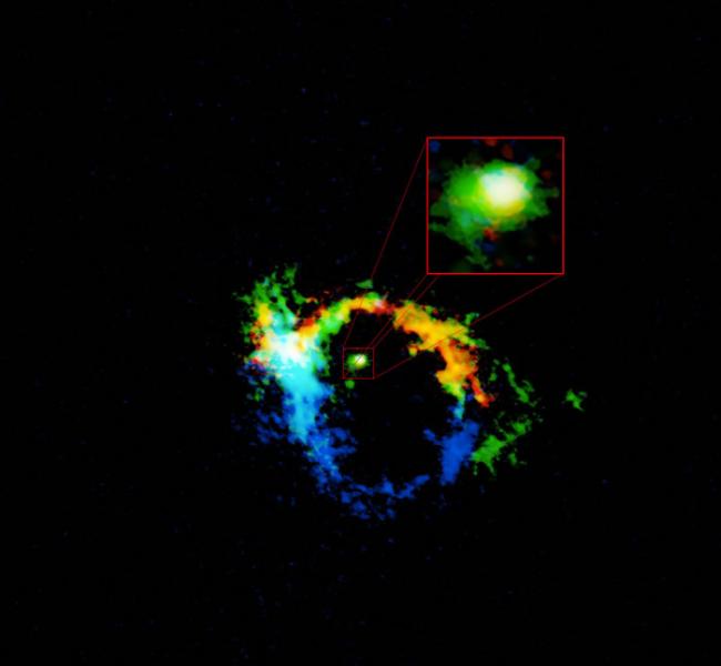 NGC1068星系中心的气体尘埃盘实际上是由它所匿藏的黑洞所抛出之物质形成的。