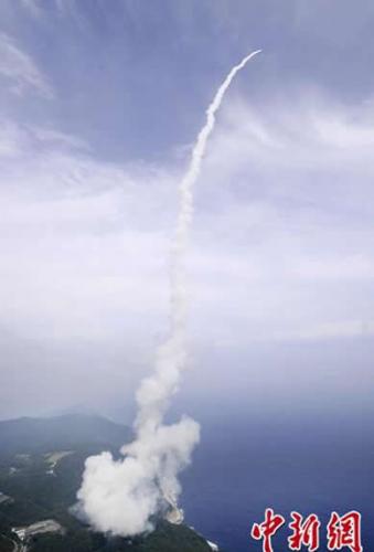 当地时间9月14日14时，日本新型火箭“艾普斯龙”从位于日本鹿儿岛县的内之浦宇宙空间观察所发射升空。据介绍，“艾普斯龙”原定于今年8月27日发射，但发射前检测到