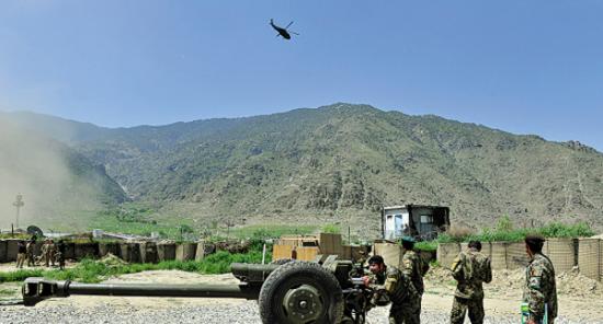 在库纳尔省一个基地进行训练的阿富汗武装部队
