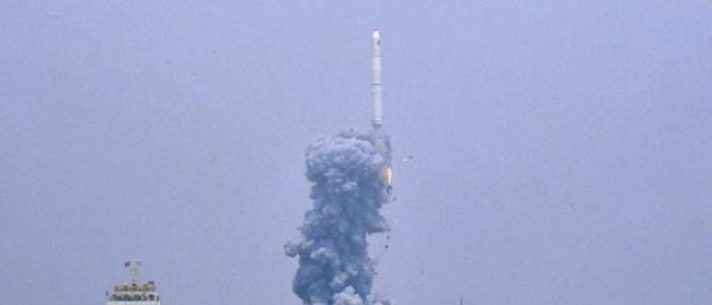 中国首次实施运载火箭海上发射 长征十一号成功将七颗卫星送入预定轨道