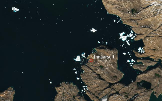 重约11吨巨型冰山逼近格陵兰岛伊纳苏特村
