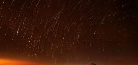 赛丁泉彗星为火星带来“壮观流星雨”