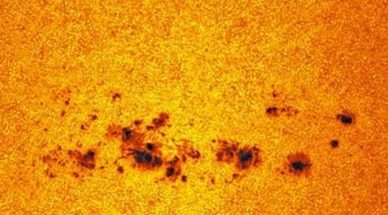 天文望远镜观测到的太阳黑子