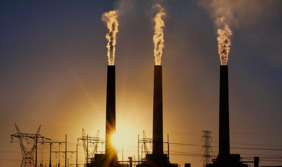 要实现欧巴马政府的温室气体减排目标，像这座亚利桑那州佩吉的燃煤发电厂一样的发电厂都需要减少温室气体的排放。 PHOTOGRAPH BY FRANS LANTIN