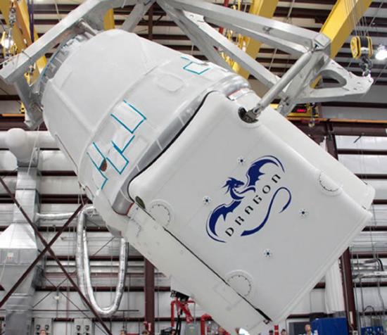 SpaceX公司与美国宇航局签订了16亿美元的合同，将执行12次发射，使用无人驾驶的龙式飞船参与对国际空间站的补给任务，今年2月可能推出其第三个无人飞船补给飞行