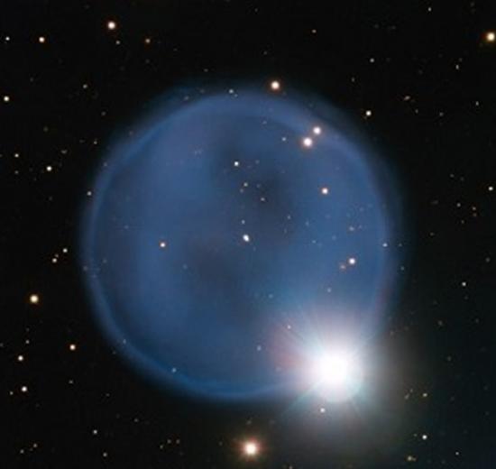 天文学家观测到太空“钻戒” 行星状星云Abell 33和一颗恒星“组合”而成