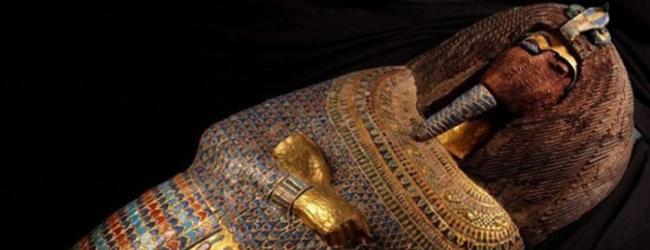 图为估计是法老图坦卡门父亲阿肯纳顿的棺木。
