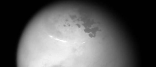 土星的卫星――“泰坦”大气层中发现能证明微生物存在的物质“丙烯腈”