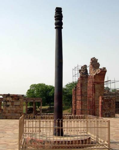 德里铁柱，含铁量99.72%。