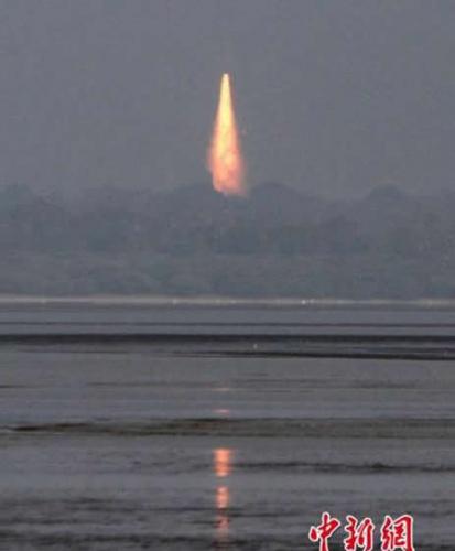 当地时间2014年1月5日，印度安得拉邦的航天中心发射了这枚称为GSLV－D5的火箭，它重约415吨，长49米，搭载重1982公斤的GSAT－14通信卫星。这是