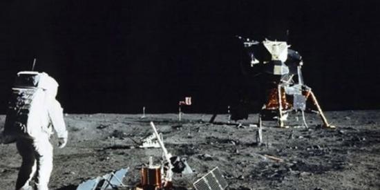1969年7月20日，阿波罗11号成功登陆月球表面，着陆地点为“静海基地”