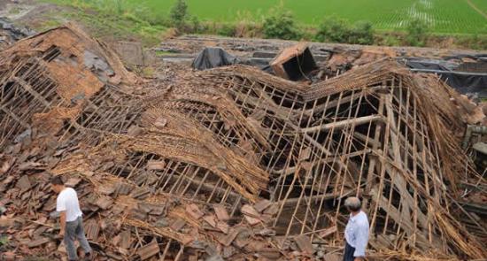 7月7日在高邮市三垛镇南丰村拍摄的受损房屋