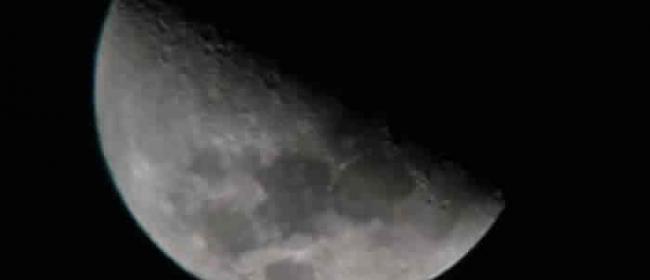 天文爱好者偶然拍到三个神秘UFO飞过月球表面