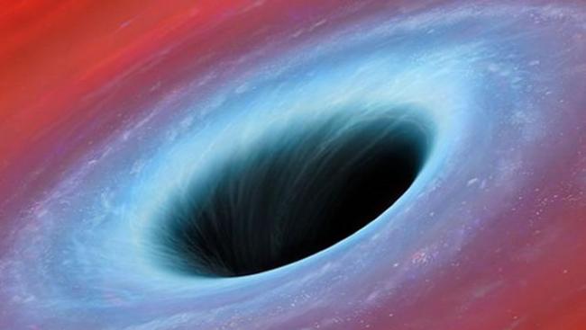 在8月于斯德哥尔摩举行的会议上，霍金认为黑洞可能不是黑的，物体落入黑洞后会以另一种信息形式逃离黑洞