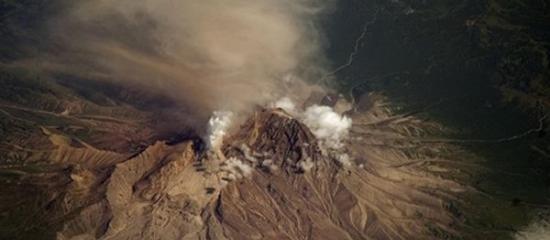 俄罗斯堪察加半岛的舍维留奇火山再次爆发