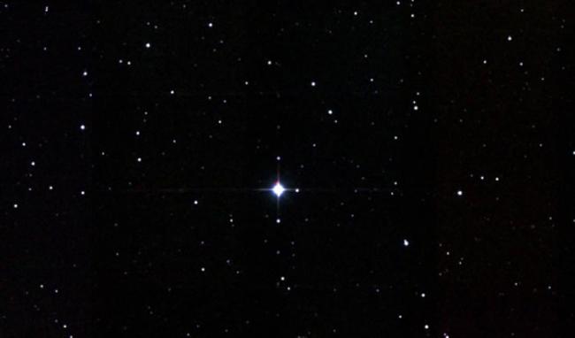 天文学家在红巨星XX Triangulum表面观测到巨型黑子