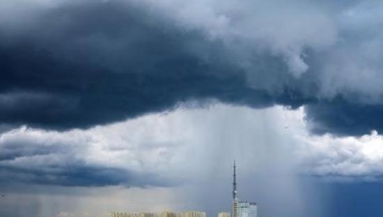 吉林省九台市天空出现罕见“雨幡”景观