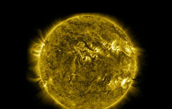大约28亿年之后，我们孕育生命的太阳​​就会消灭地球上残存的所有生命形式。图中的太阳正发生日冕物质喷发。照片提供： SDO/NASA