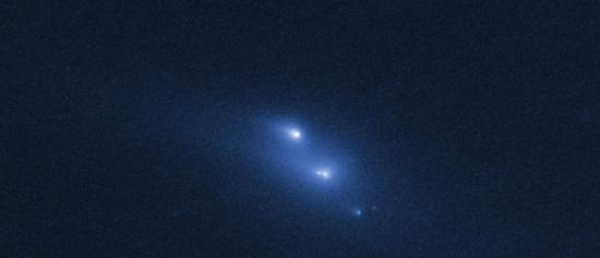 天文学家第一次观测到小行星(P/2013 R3)发生分裂