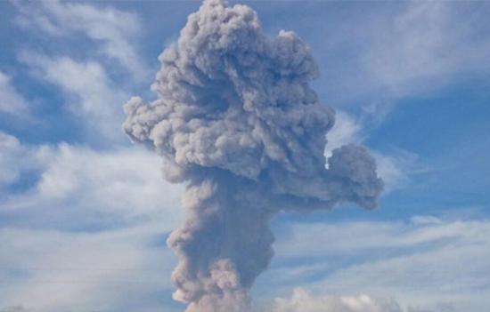墨西哥西部的科利马火山再次喷发