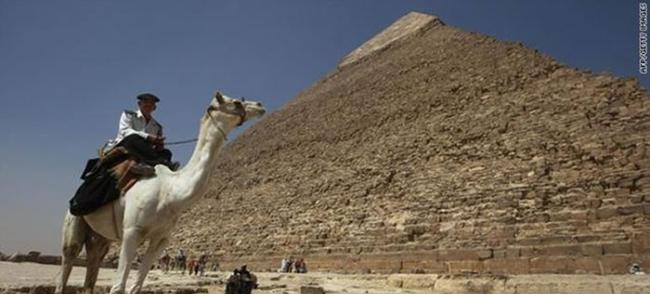 考古学家对吉萨大金字塔最新测量结果显示金字塔底座并非完美正方形