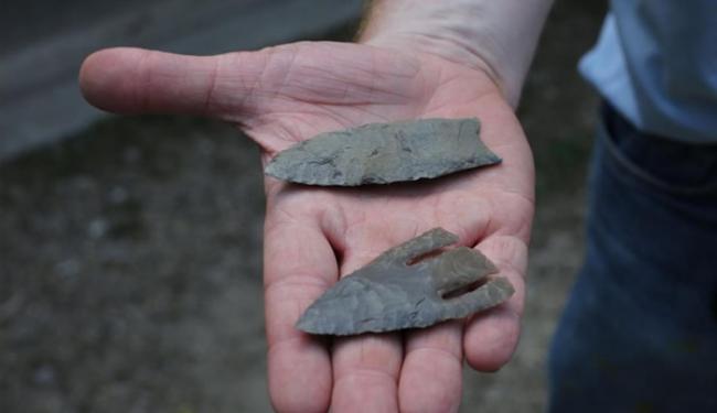 出土的石器包括一些投掷器具。