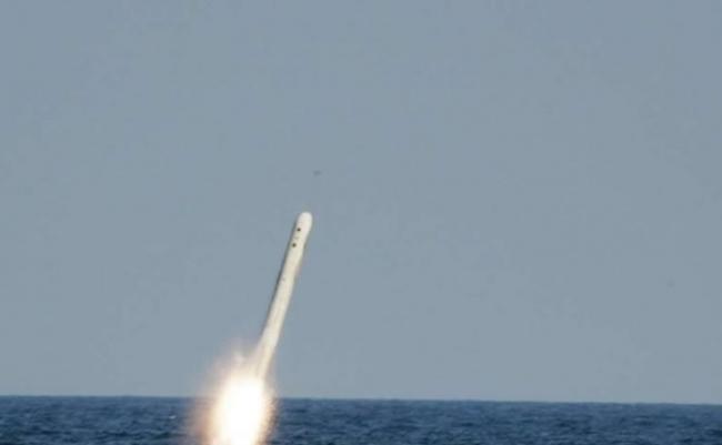 美军潜艇可发射战斧巡航导弹。