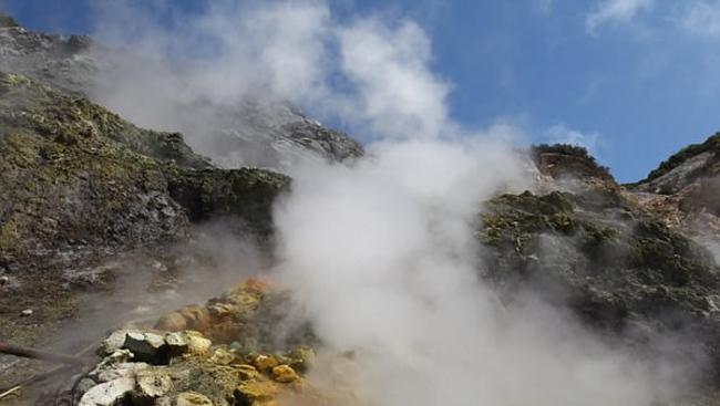 意大利沉睡500年的“坎皮佛莱格瑞（Campi Flegrei）”休眠超级火山可能迎来大规模爆发