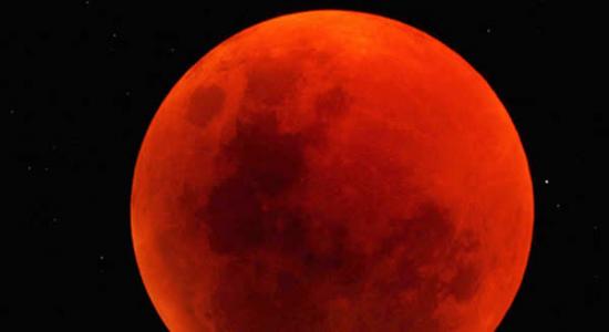 罕见“血色月亮”月全食在美国上演