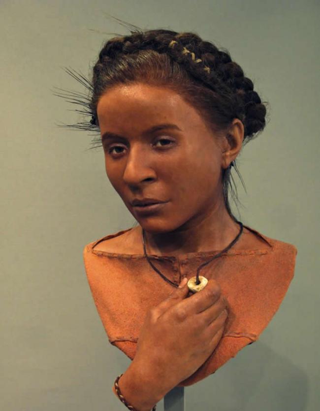 怀特豪克女子（WHITEHAWK WOMAN）。 矮小而纤细的怀特豪克女子生活在距今约5600年前，得年不到25岁，死因可能是难产（她的骨盆附近发现一名胎儿遗骸