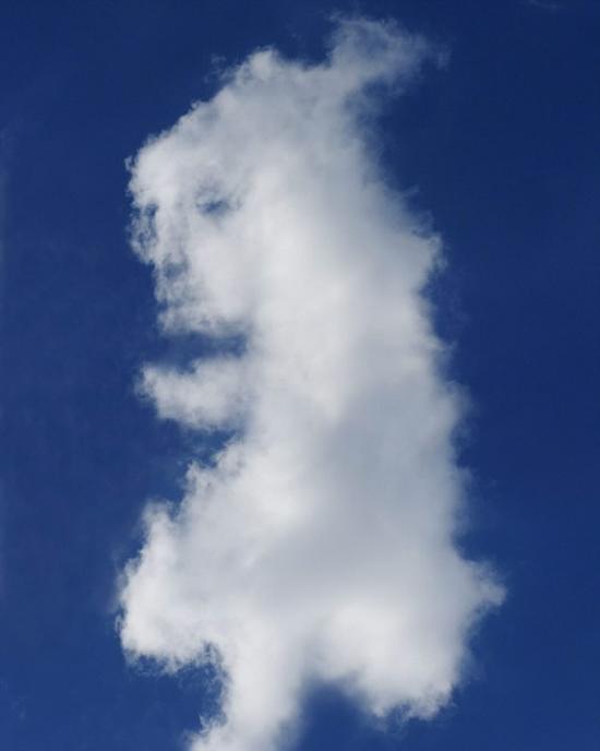 酷似脸的云朵