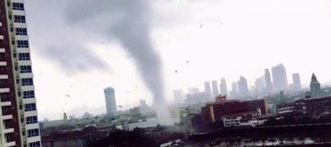 菲律宾首都马尼拉出现罕见龙卷风，横扫过人口稠密市区