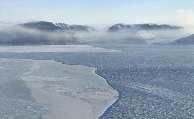 NASA近年开始“冰桥行动”，观测气候变化对该地区的影响。