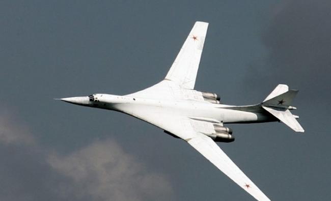俄罗斯Tu-160海盗旗战略轰炸机