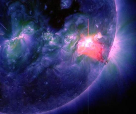 太阳动力学天文台拍摄的太阳耀斑爆发