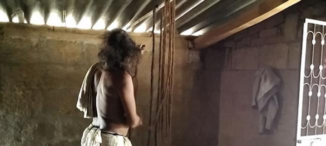 印度60多岁老翁Savjibhai Rathwa拥有一头18.8公尺的长发