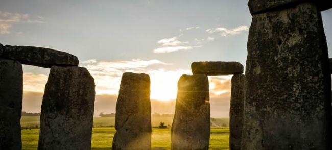巨石阵很可能是英国最早的派对中心 各地的史前人类带着猪前来聚会