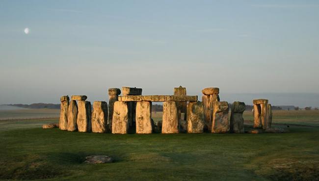 巨石阵很可能是英国最早的派对中心 各地的史前人类带着猪前来聚会