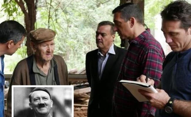 贝尔（右二）及其团队考证研究，认为希特勒（小图）当年并没自杀身亡，而是逃到南美洲。