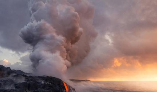 美国摄影师拍摄夏威夷基拉韦厄火山的壮丽景色