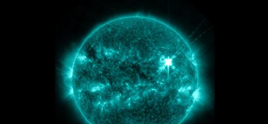 美国宇航局公布的太阳耀斑图像