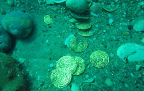 金币散落古城凯撒利亚的海床